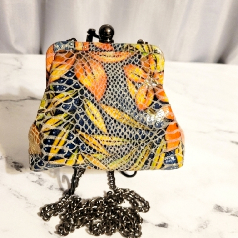 HOBO Int'l Small Kisslock Coin Purse/Makeup Bag/Crossbody w/ Embossed Design - Picture 2 of 8